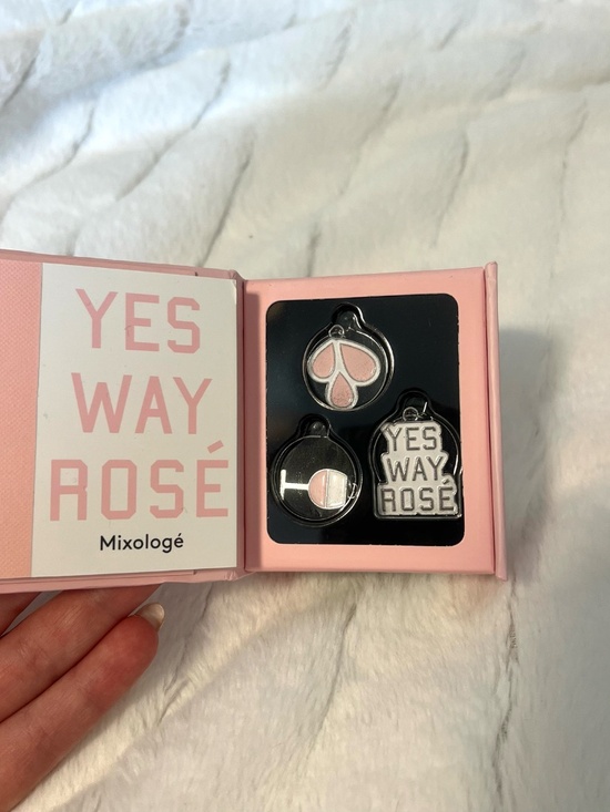 Yes Way Rosé Gift Set – Wine Charms & Drink Stirrers – NWOT - Picture 3 of 3
